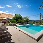 Apartman Verica - Mit Meerblick & Pool Auf Der Insel Rab *