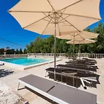 Apartman Verica - Mit Meerblick & Pool Auf Der Insel Rab *