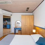 Verica - Mit Meerblick & Pool Auf Der Insel Rab Apartman Banjol
