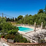 Verica - Mit Meerblick & Pool Auf Der Insel Rab *