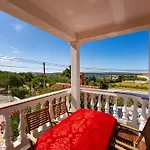 Apartman Verica - Mit Meerblick & Pool Auf Der Insel Rab *