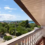 Verica - Mit Meerblick & Pool Auf Der Insel Rab Apartman