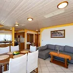 Verica - Mit Meerblick & Pool Auf Der Insel Rab *