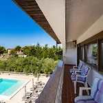 Verica - Mit Meerblick & Pool Auf Der Insel Rab Apartman *