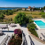 Verica - Mit Meerblick & Pool Auf Der Insel Rab Banjol
