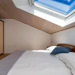 Verica - Mit Meerblick & Pool Auf Der Insel Rab