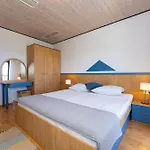 Verica - Mit Meerblick & Pool Auf Der Insel Rab