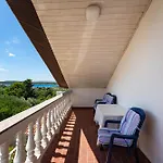 Apartman Verica - Mit Meerblick & Pool Auf Der Insel Rab Banjol