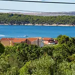 Apartman Verica - Mit Meerblick & Pool Auf Der Insel Rab
