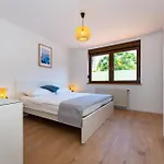 Apartman Verica - Mit Meerblick & Pool Auf Der Insel Rab