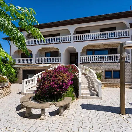 Verica - Mit Meerblick & Pool Auf Der Insel Rab Apartman *