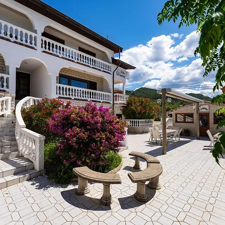 Verica - Mit Meerblick & Pool Auf Der Insel Rab Apartman