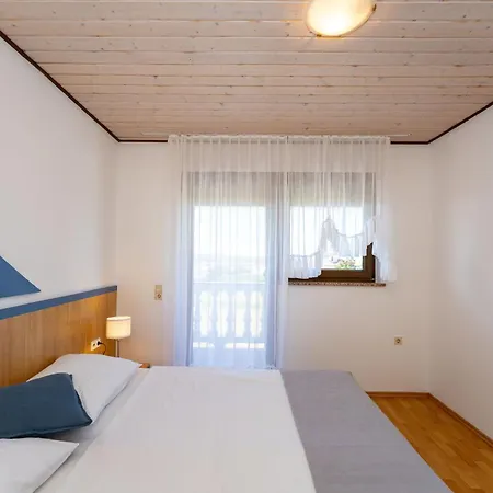Verica - Mit Meerblick & Pool Auf Der Insel Rab *