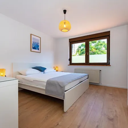 Lejlighed Verica - Mit Meerblick & Pool Auf Der Insel Rab