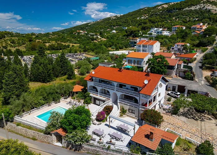Verica - Mit Meerblick & Pool Auf Der Insel Rab Appartement *