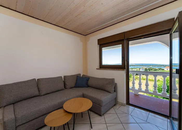 Appartement Verica - Mit Meerblick & Pool Auf Der Insel Rab Banjol