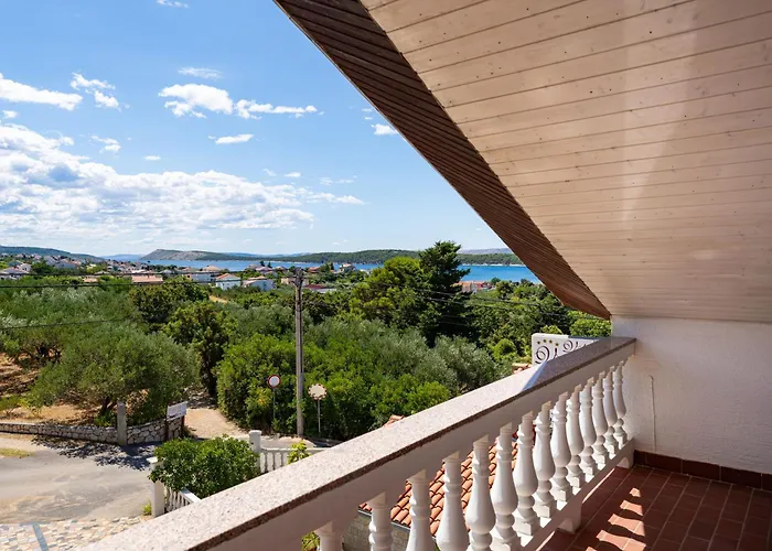 Verica - Mit Meerblick & Pool Auf Der Insel Rab Appartement