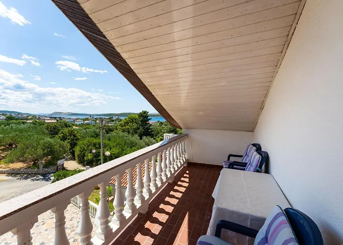 Verica - Mit Meerblick & Pool Auf Der Insel Rab Appartement *