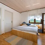 Apartman Verica - Mit Meerblick & Pool Auf Der Insel Rab