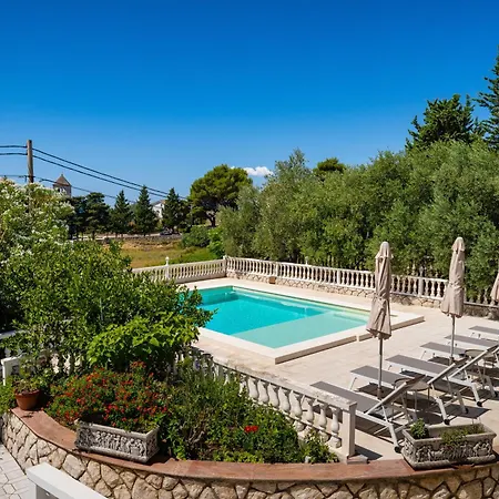 Verica - Mit Meerblick & Pool Auf Der Insel Rab *