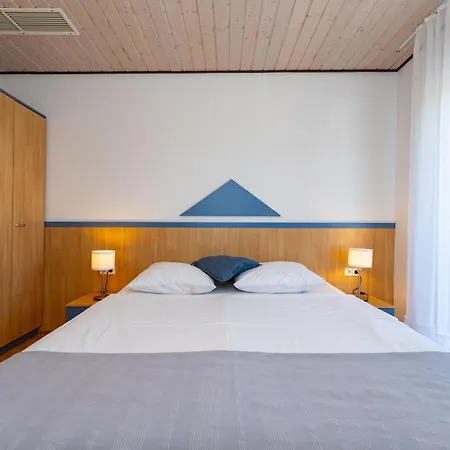Verica - Mit Meerblick & Pool Auf Der Insel Rab Banjol
