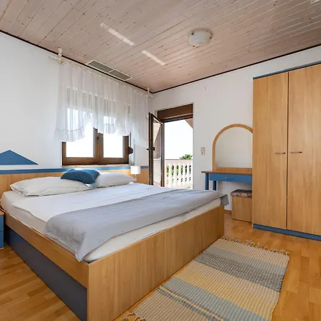 Verica - Mit Meerblick & Pool Auf Der Insel Rab