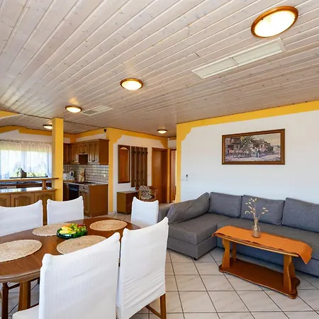 Verica - Mit Meerblick & Pool Auf Der Insel Rab *