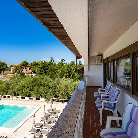 Verica - Mit Meerblick & Pool Auf Der Insel Rab Lägenhet *