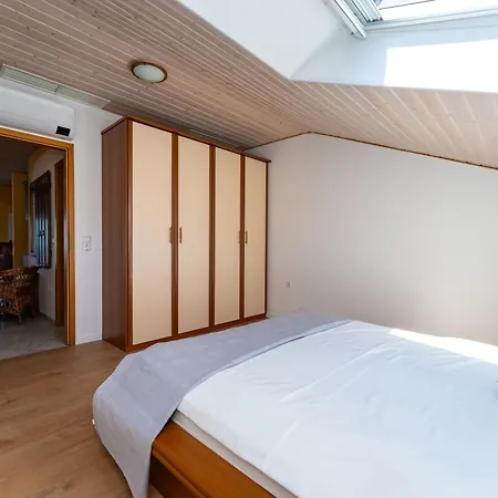 Verica - Mit Meerblick & Pool Auf Der Insel Rab Apartament *