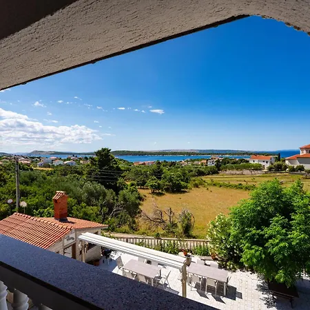 Verica - Mit Meerblick & Pool Auf Der Insel Rab *