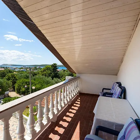 Verica - Mit Meerblick & Pool Auf Der Insel Rab Lägenhet *