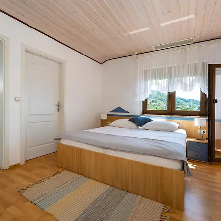 Lägenhet Verica - Mit Meerblick & Pool Auf Der Insel Rab