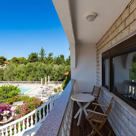 Apartament Verica - Mit Meerblick & Pool Auf Der Insel Rab