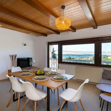 Verica - Mit Meerblick & Pool Auf Der Insel Rab *