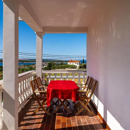 Verica - Mit Meerblick & Pool Auf Der Insel Rab Lägenhet