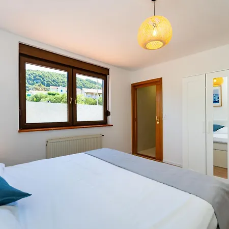 Lägenhet Verica - Mit Meerblick & Pool Auf Der Insel Rab *