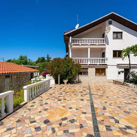 Verica - Mit Meerblick & Pool Auf Der Insel Rab Lägenhet