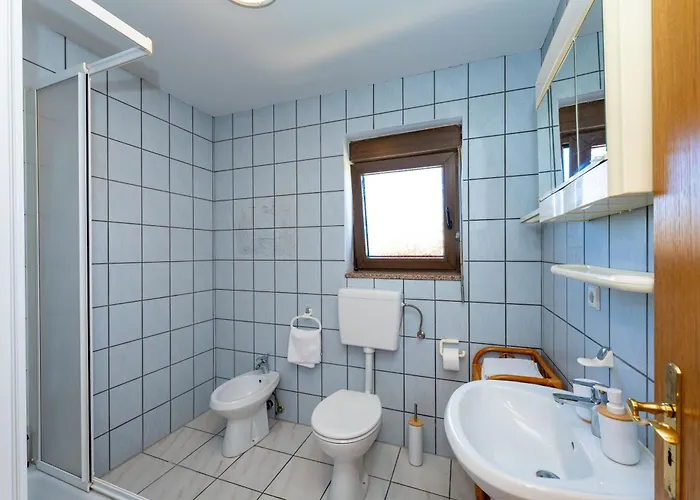 Verica - Mit Meerblick & Pool Auf Der Insel Rab