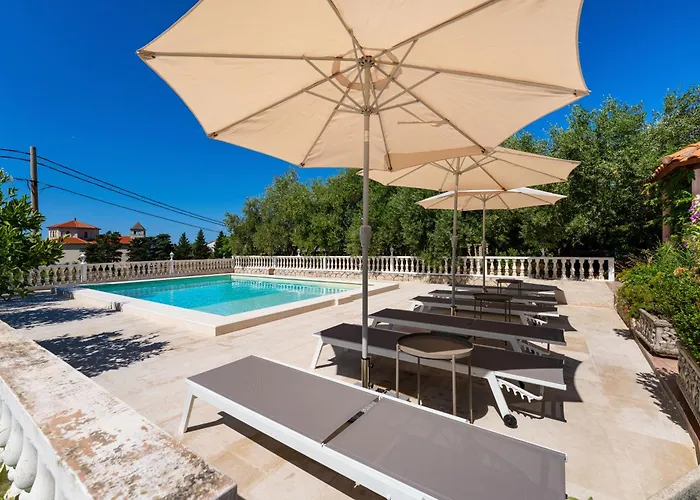 Διαμέρισμα Verica - Mit Meerblick & Pool Auf Der Insel Rab *