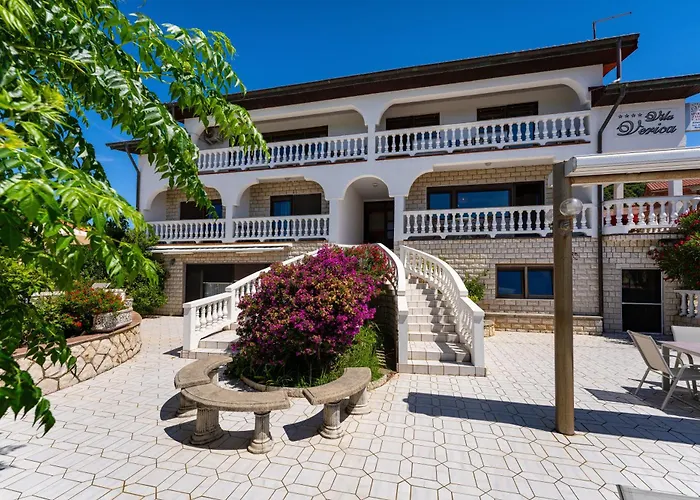 Verica - Mit Meerblick & Pool Auf Der Insel Rab Διαμέρισμα *