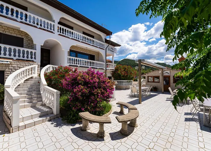 Verica - Mit Meerblick & Pool Auf Der Insel Rab Διαμέρισμα