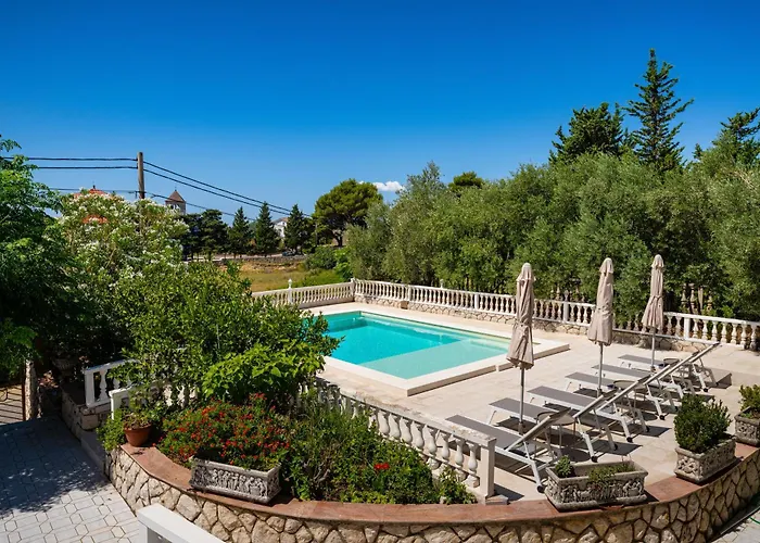 Verica - Mit Meerblick & Pool Auf Der Insel Rab *