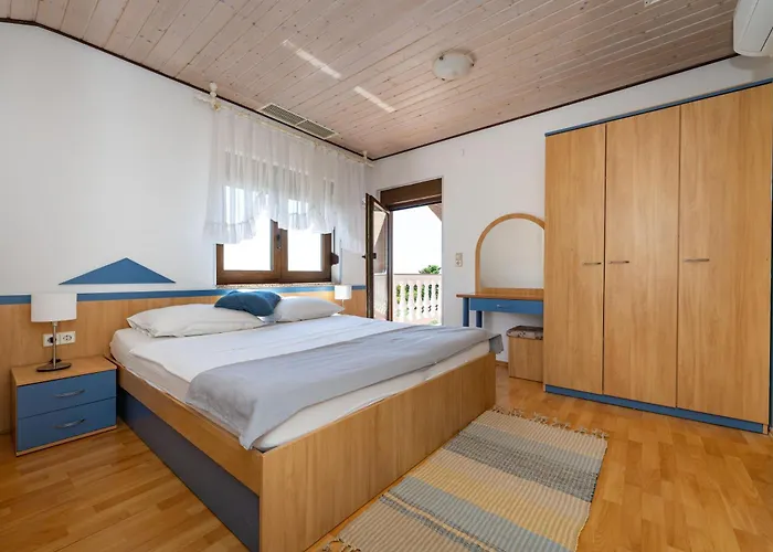 Verica - Mit Meerblick & Pool Auf Der Insel Rab