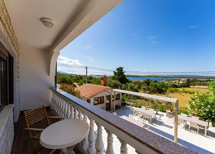 Verica - Mit Meerblick & Pool Auf Der Insel Rab Banjol