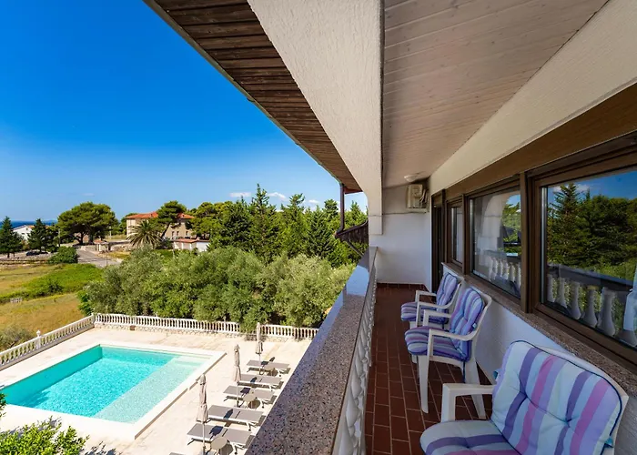 Verica - Mit Meerblick & Pool Auf Der Insel Rab Lägenhet *