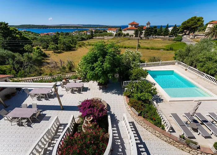 Verica - Mit Meerblick & Pool Auf Der Insel Rab Banjol