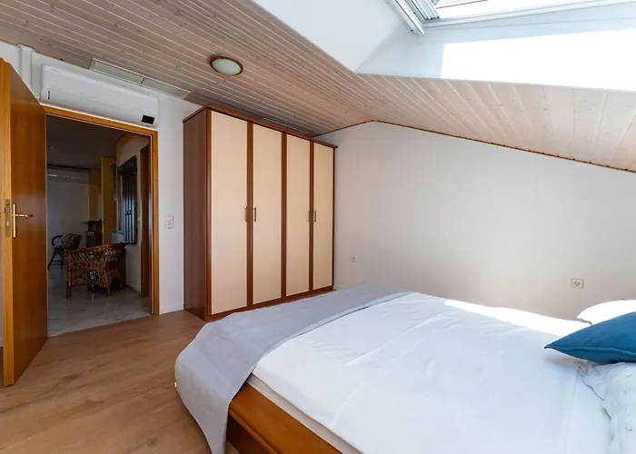 Verica - Mit Meerblick & Pool Auf Der Insel Rab Διαμέρισμα *