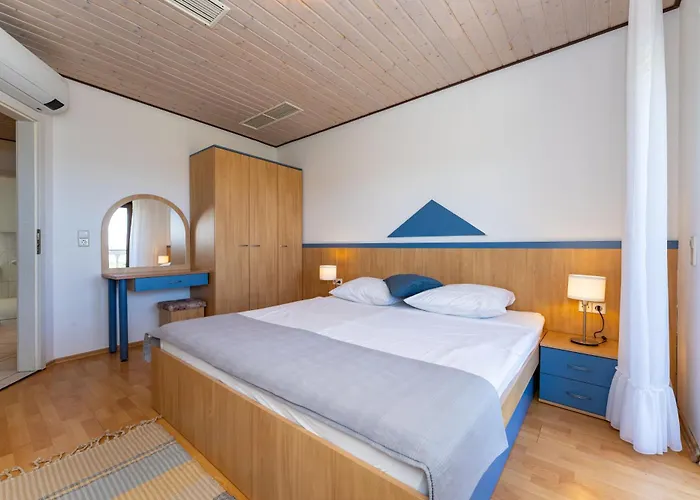 Verica - Mit Meerblick & Pool Auf Der Insel Rab