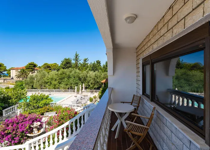 Διαμέρισμα Verica - Mit Meerblick & Pool Auf Der Insel Rab