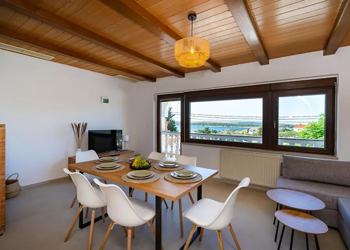 Verica - Mit Meerblick & Pool Auf Der Insel Rab *